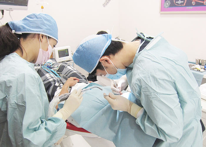 世田谷シティ歯科の治療風景