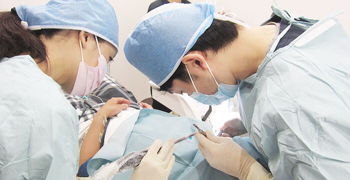 インプラント体を埋め込む